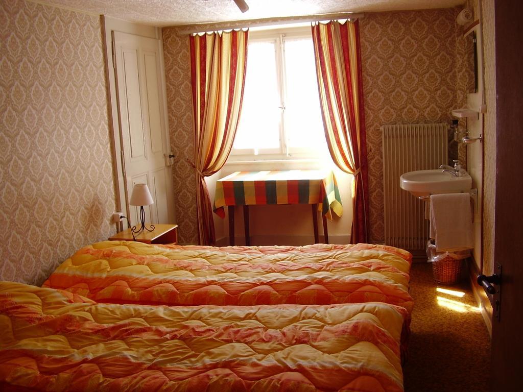 Les Alpes Hotel Finhaut Kamer foto